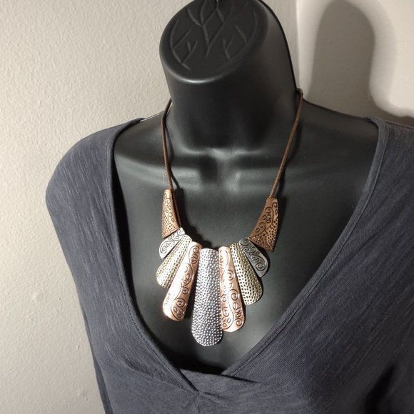 Multi Tone Metal Statement Necklace 19.5 Inches Long - Picture 12 of 12